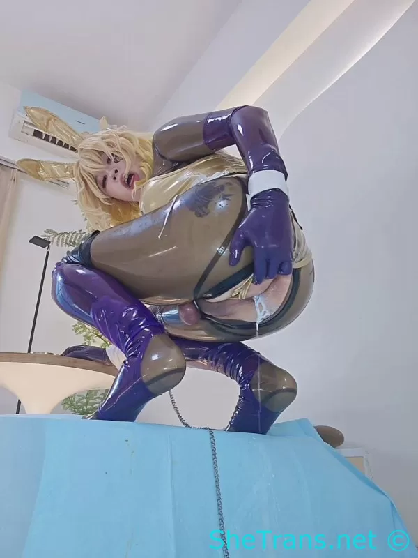 Veritablezx22 - Latex bunny slave - 1440p